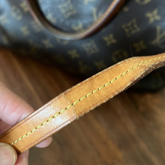 Louis Vuitton Monogram LV Turenne - Picture 5 of 16